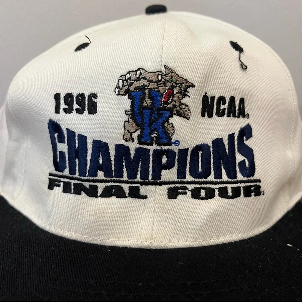 Vintage 1996 NCAA Kentucky Wildcats Champions SnapBack Hat Great Condition